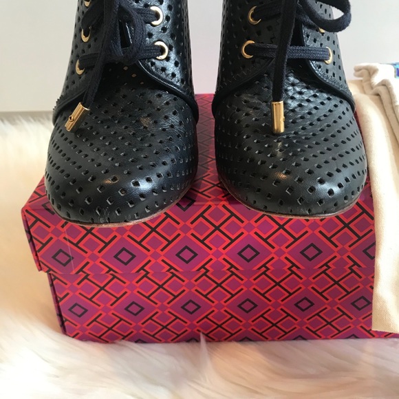 Tory Burch Booties Size 7 - Picture 9 of 9
